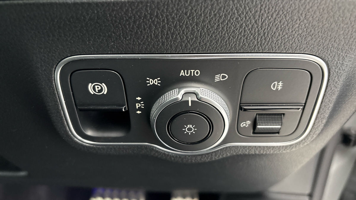 Mercedes-Benz GLA Image 32