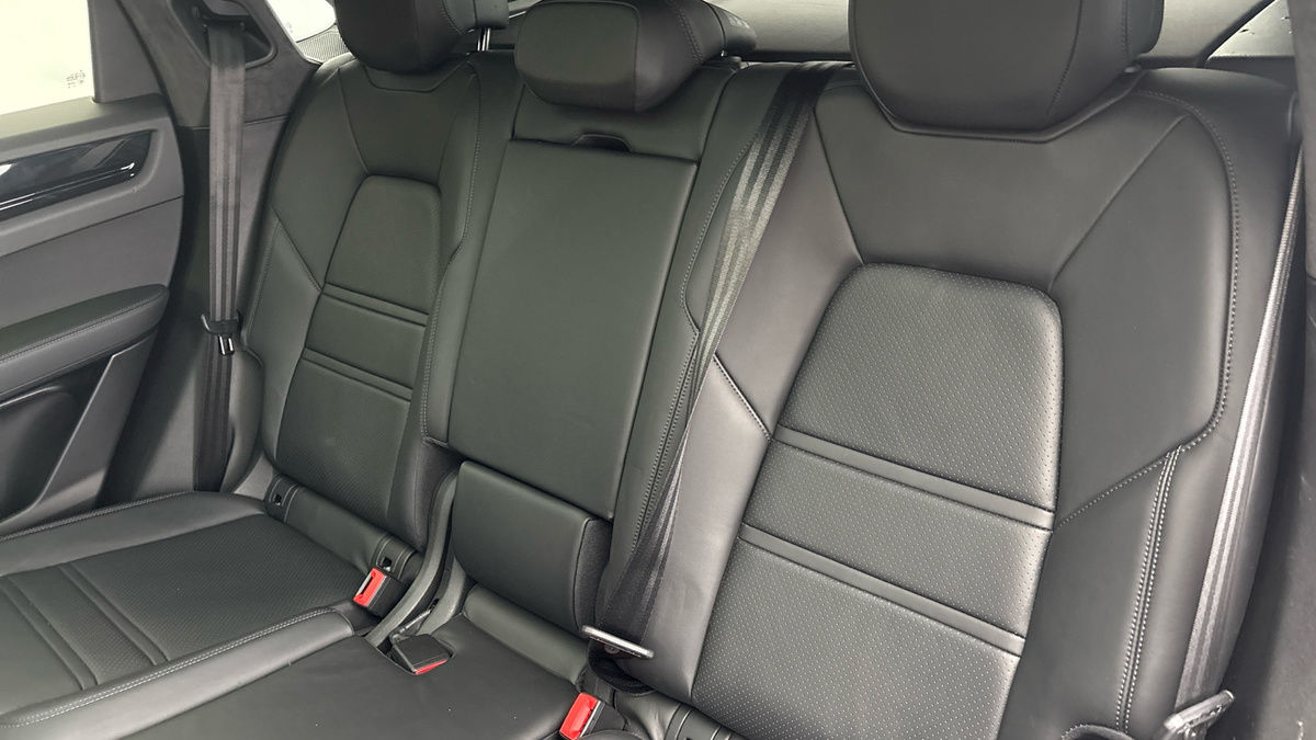 Porsche Cayenne Image 8