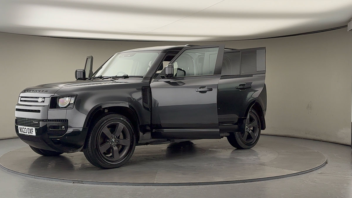 Land Rover Defender 110 Image 22