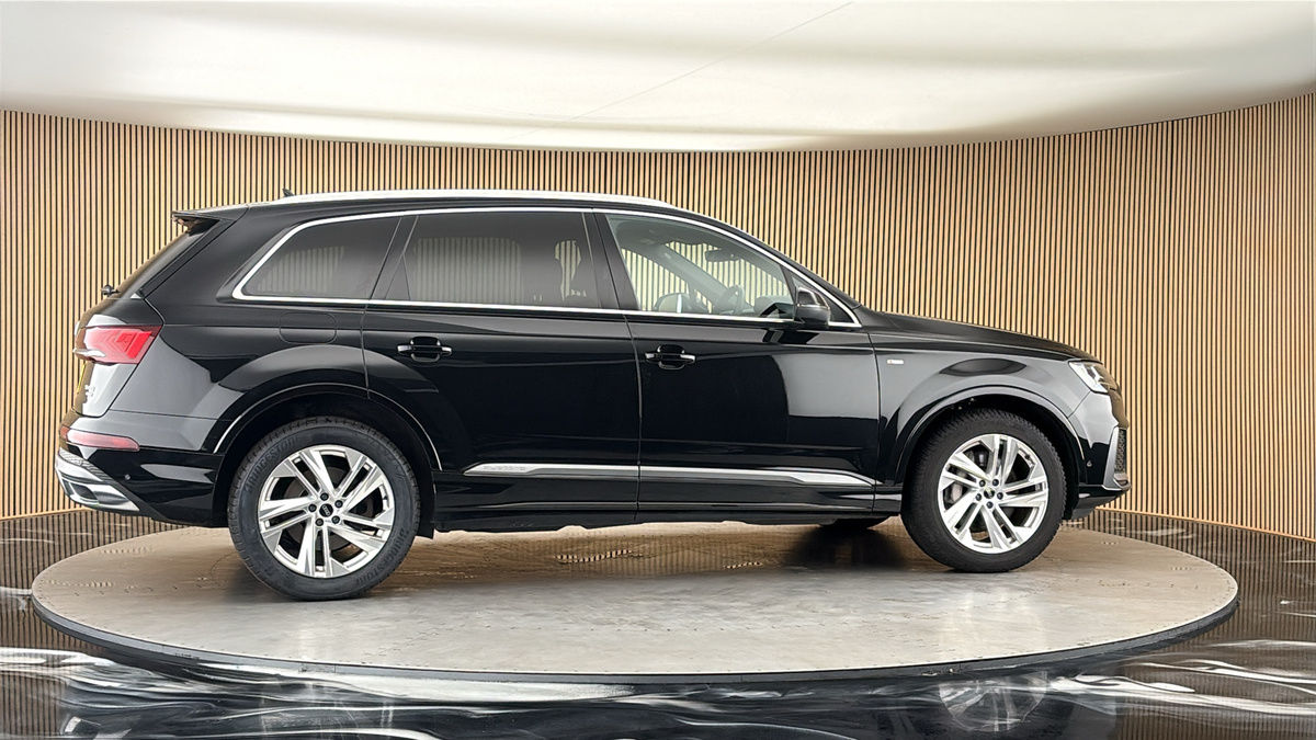 More views of Audi Q7