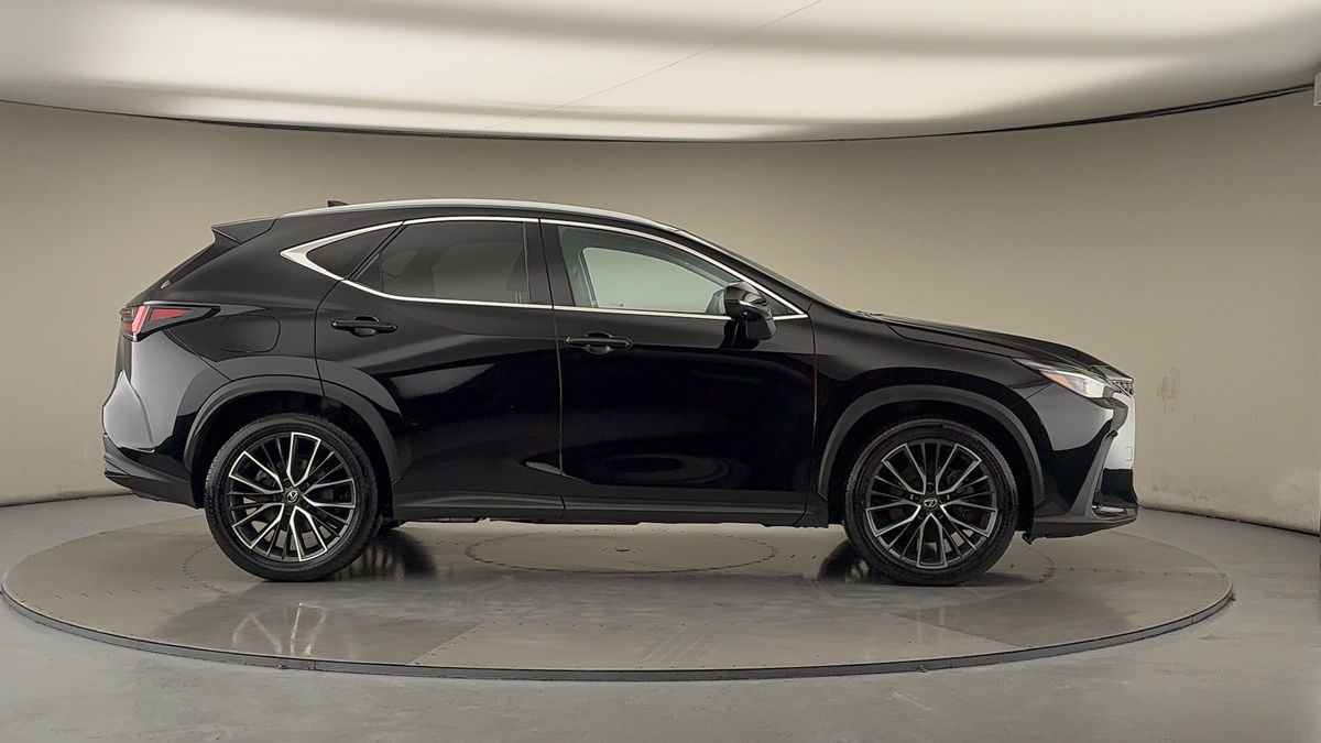 Lexus NX Image 16