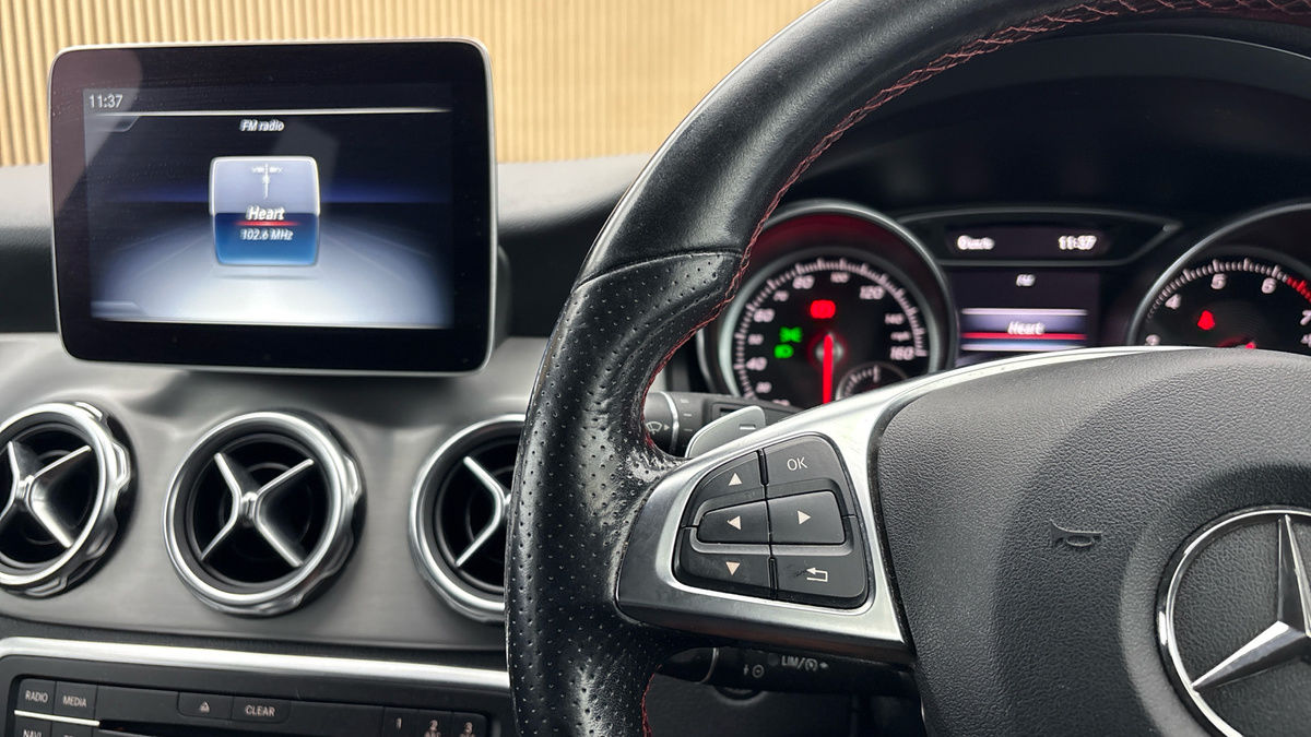 Mercedes-Benz GLA Image 13
