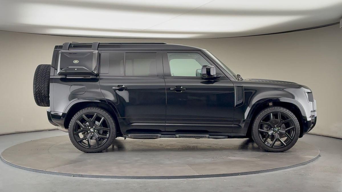 Land Rover Defender 110 Image 16