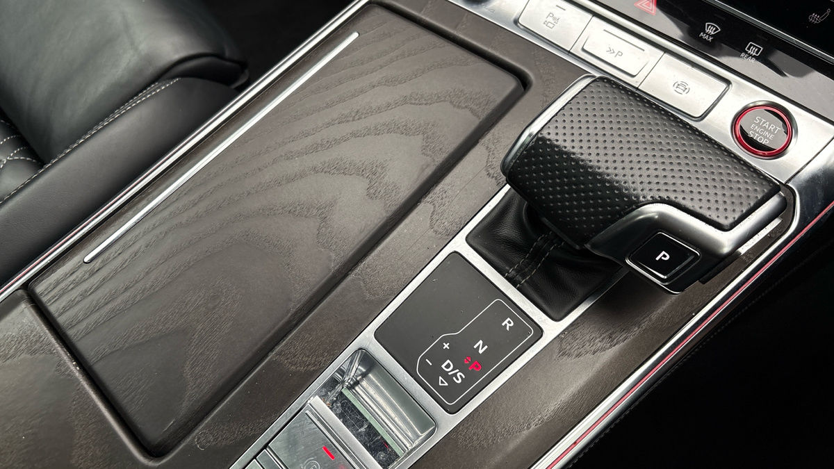 Audi S6 Avant Image 25