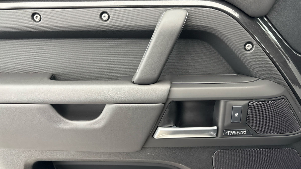 Land Rover Defender 90 Urban Image 19