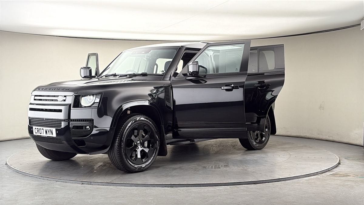 Land Rover Defender 110 Image 22