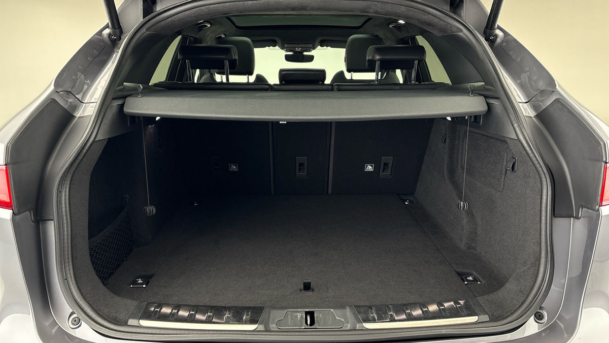 Jaguar F-PACE Image 11