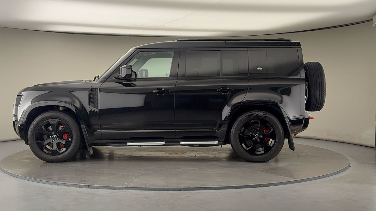 Land Rover Defender 110 Image 15