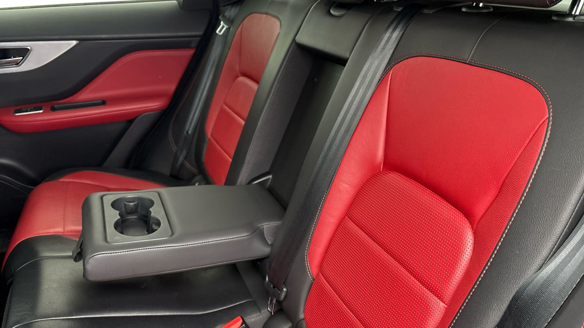 Jaguar F-PACE Image 9