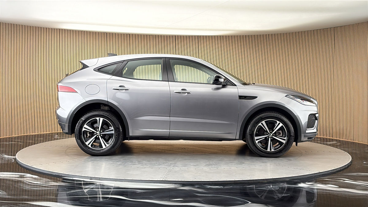Jaguar E-PACE Image 16