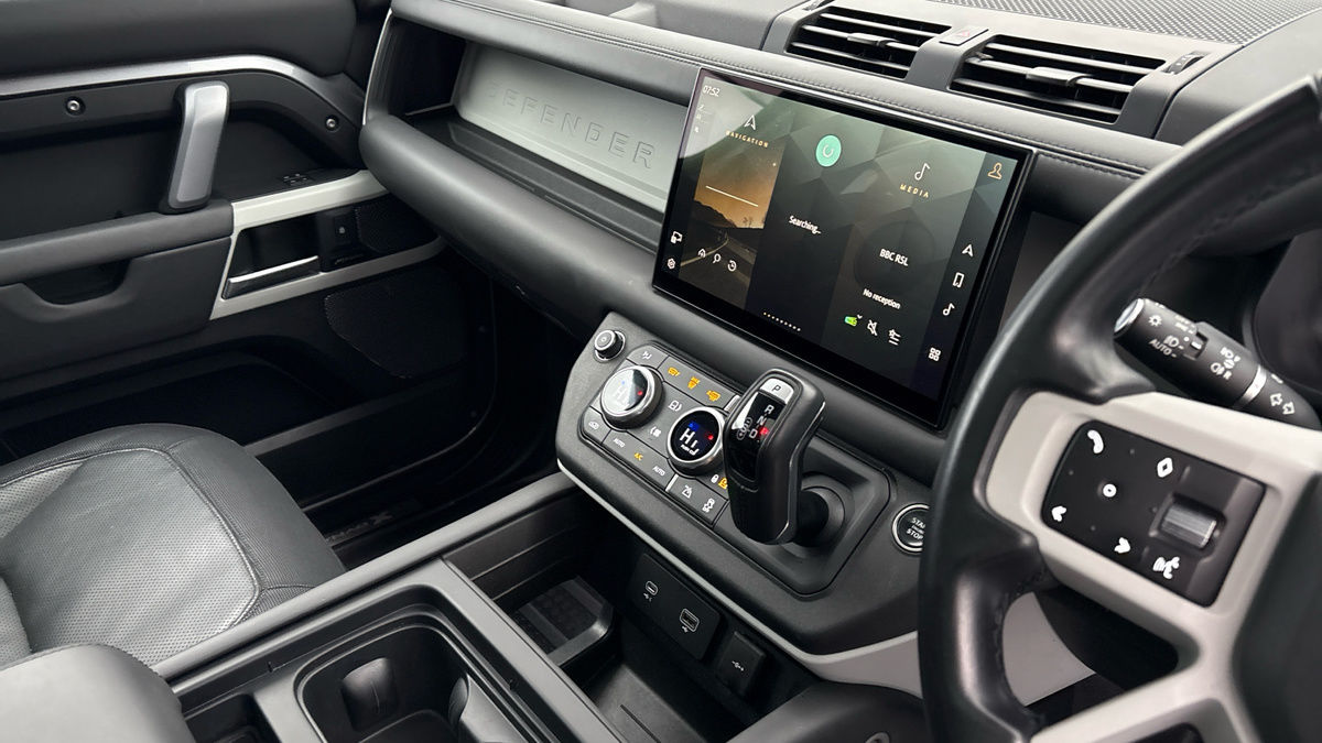 Land Rover Defender 110 Urban Image 18