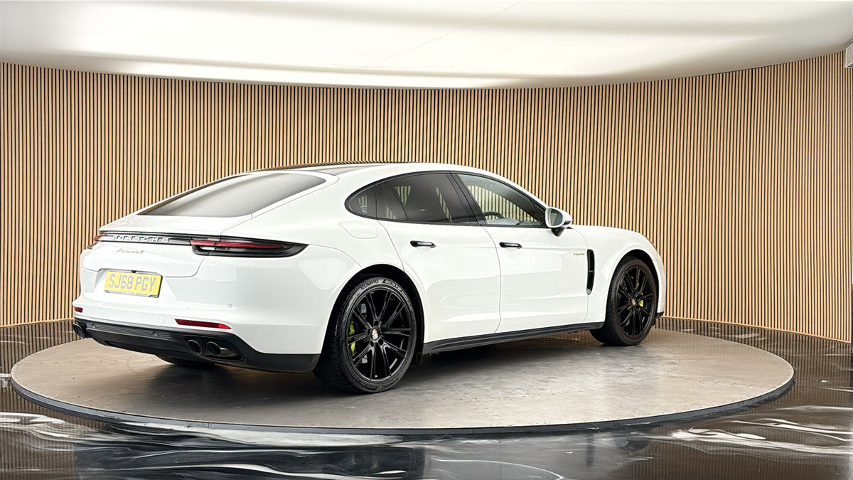 Porsche Panamera Image 21