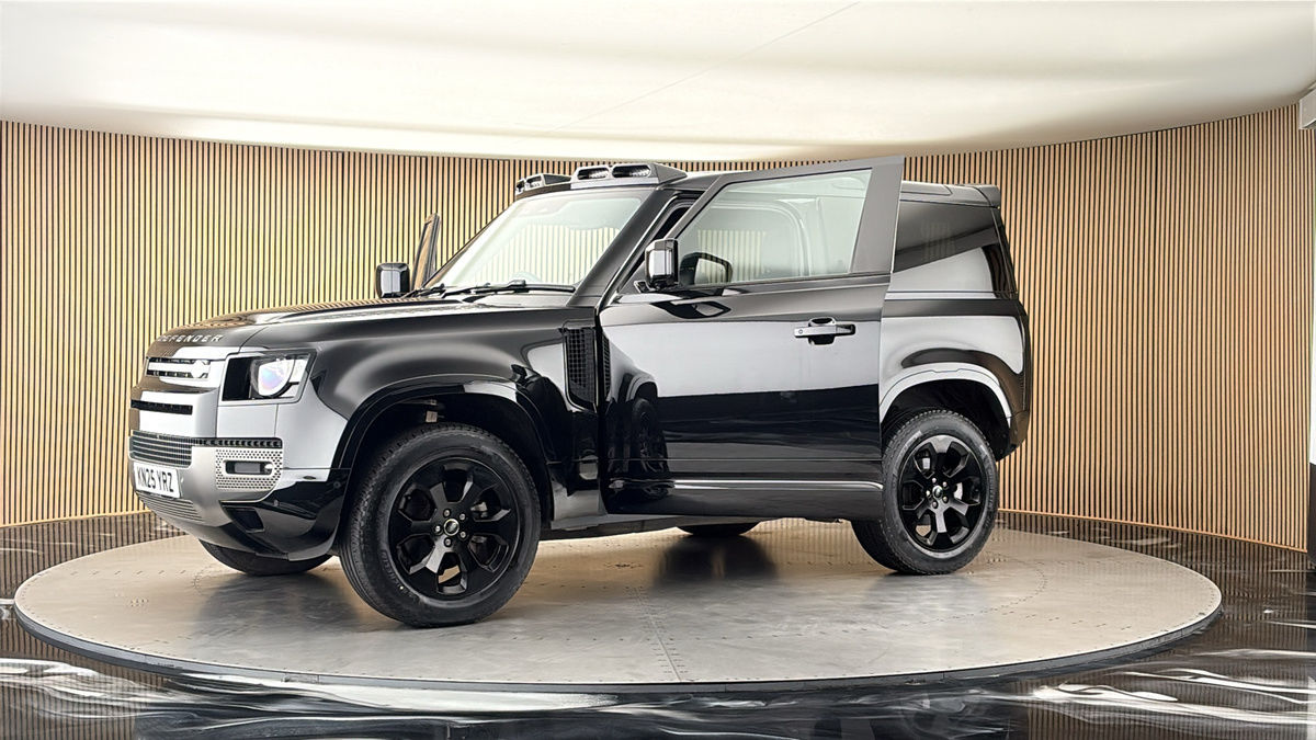 More views of Land Rover Defender 90