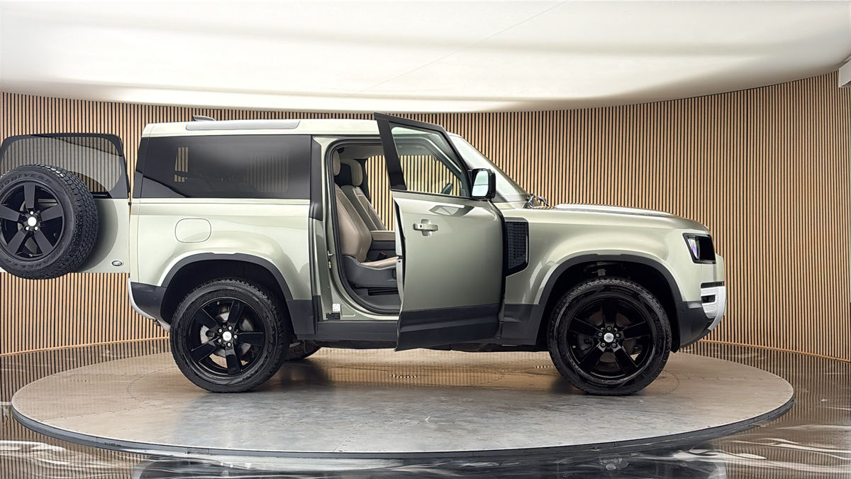 More views of Land Rover Defender 90