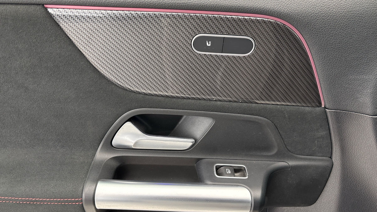Mercedes-Benz GLA Image 19
