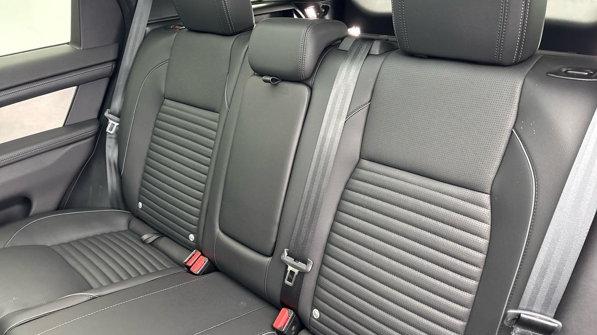 Land Rover Discovery Sport Image 8