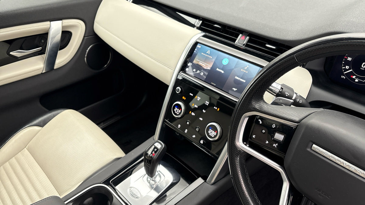 Land Rover Discovery Sport Image 18