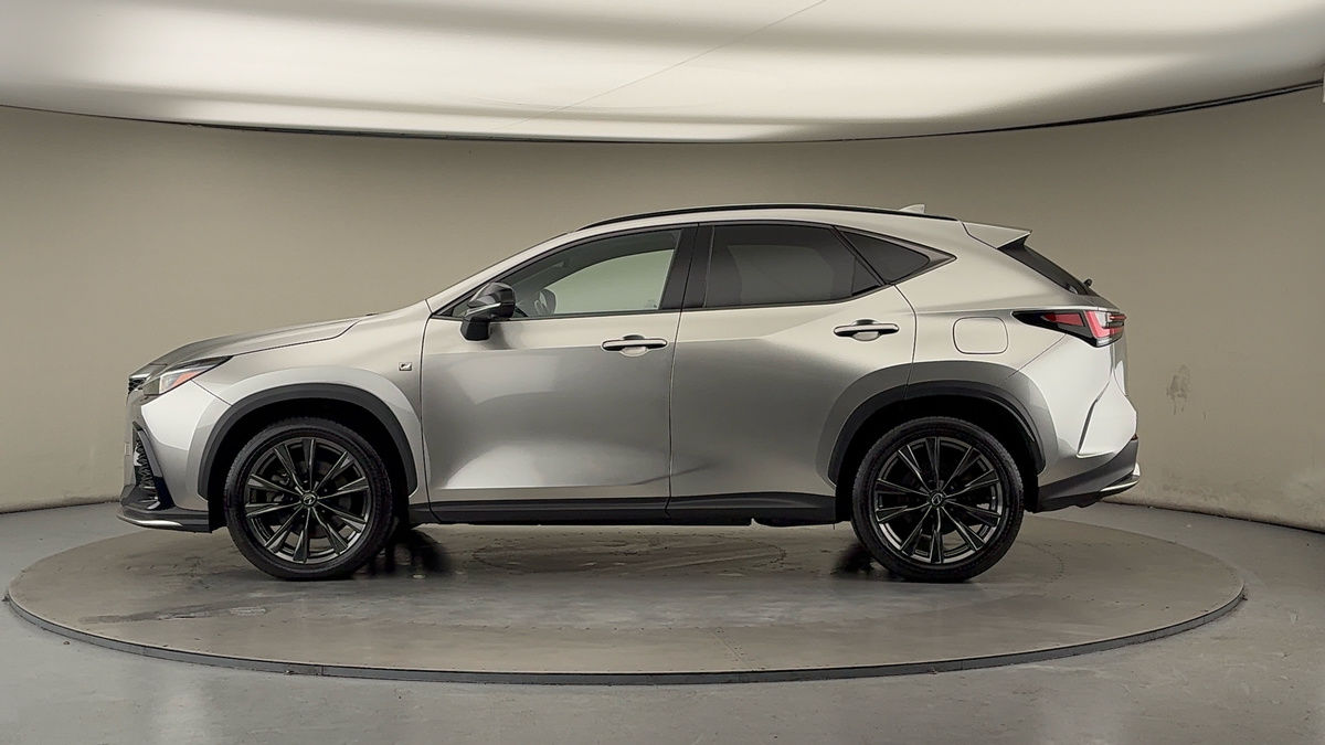 Lexus NX Image 15