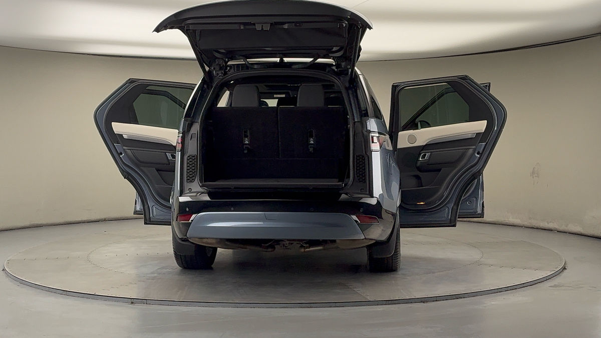 More views of Land Rover Discovery