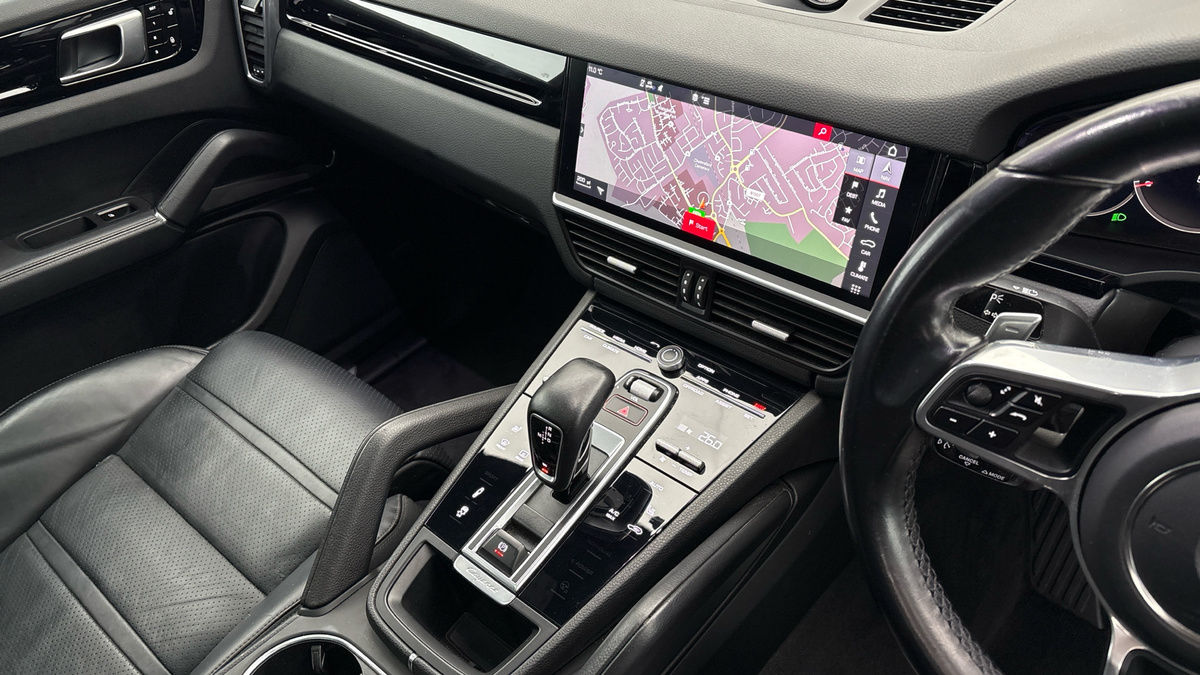 Porsche Cayenne Image 18