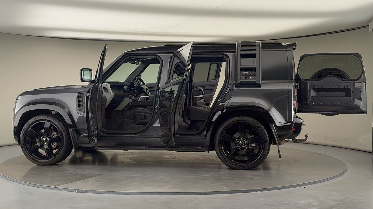 More views of Land Rover Defender 110