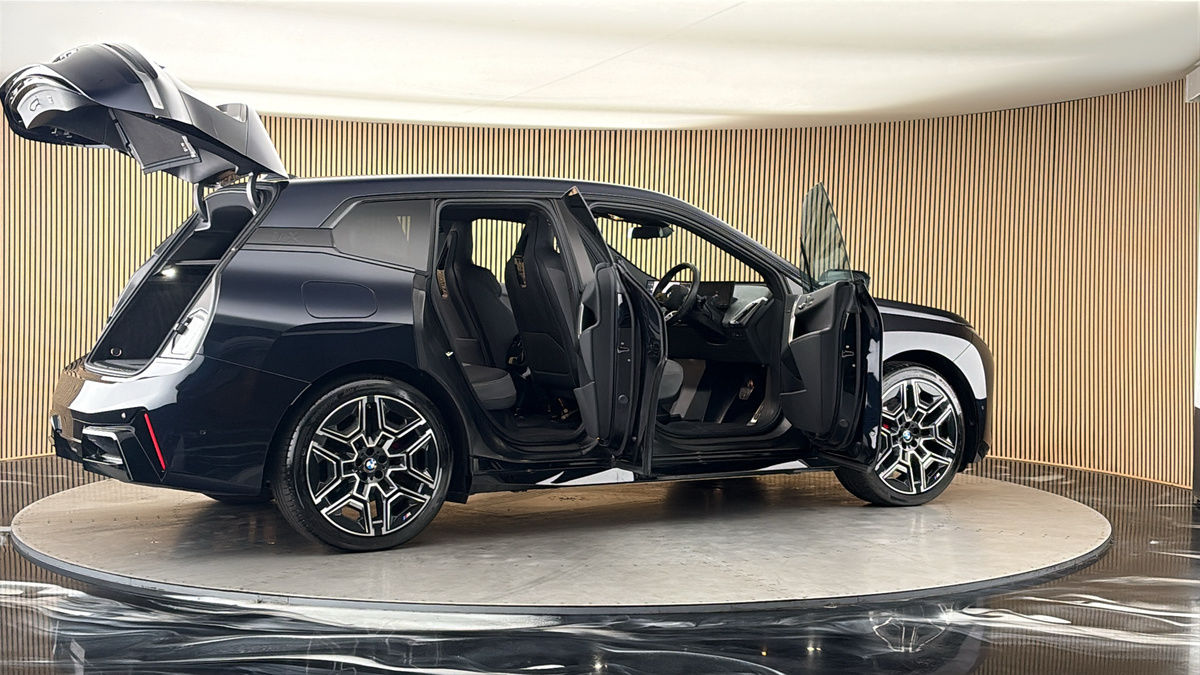 More views of BMW iX