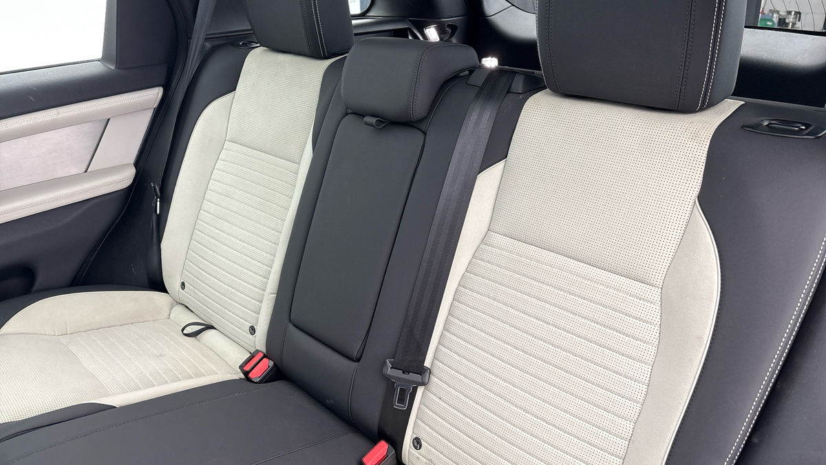 Land Rover Discovery Sport Image 8