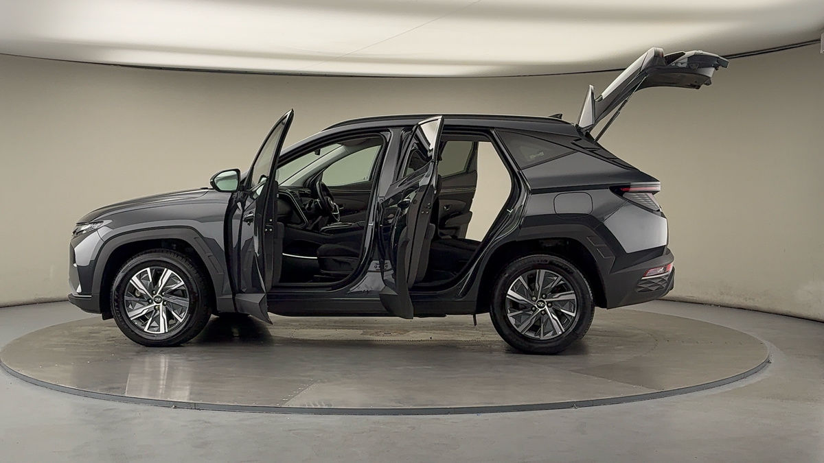 More views of Hyundai TUCSON