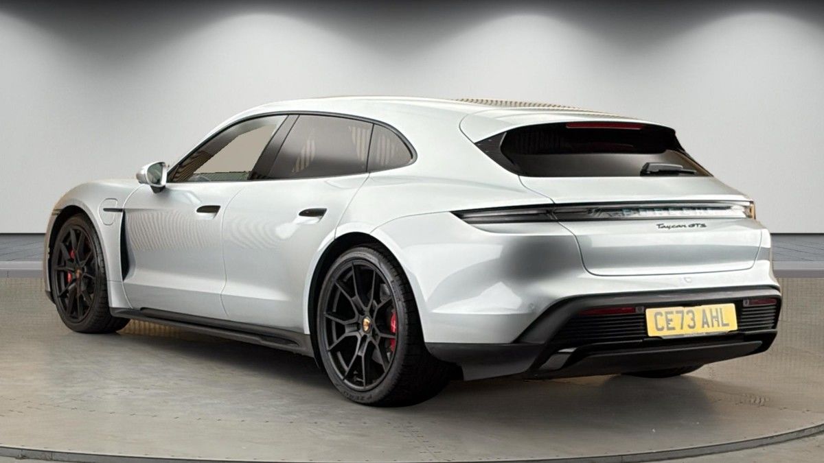 Porsche Taycan Image 2