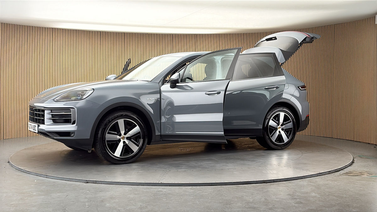 More views of Porsche Cayenne
