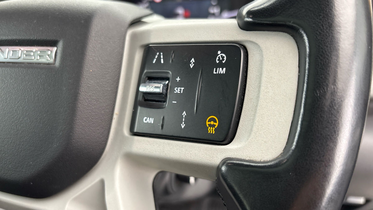 Land Rover Defender 90 Image 26