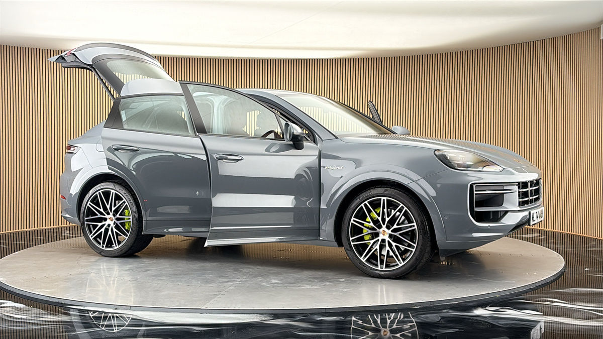 More views of Porsche Cayenne