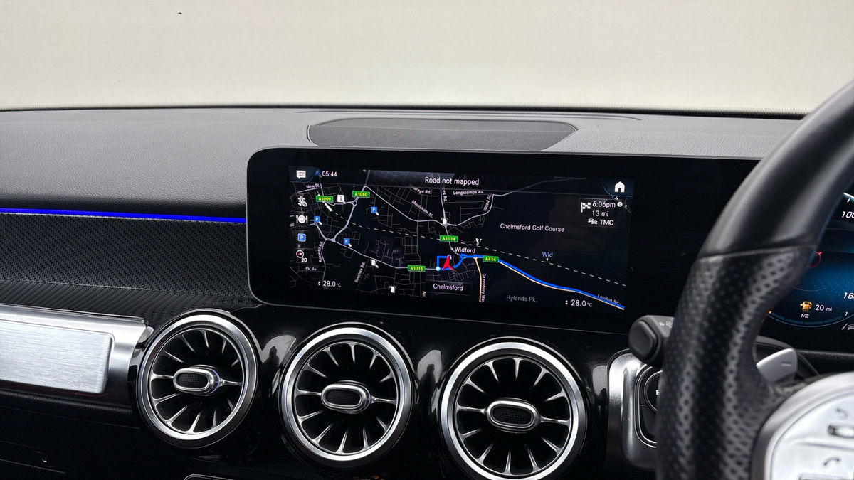 Mercedes-Benz GLB Image 17