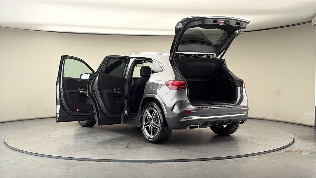 Mercedes-Benz GLA Image 23