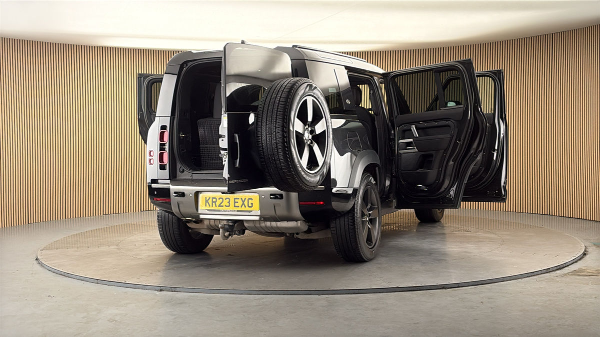 More views of Land Rover Defender 110