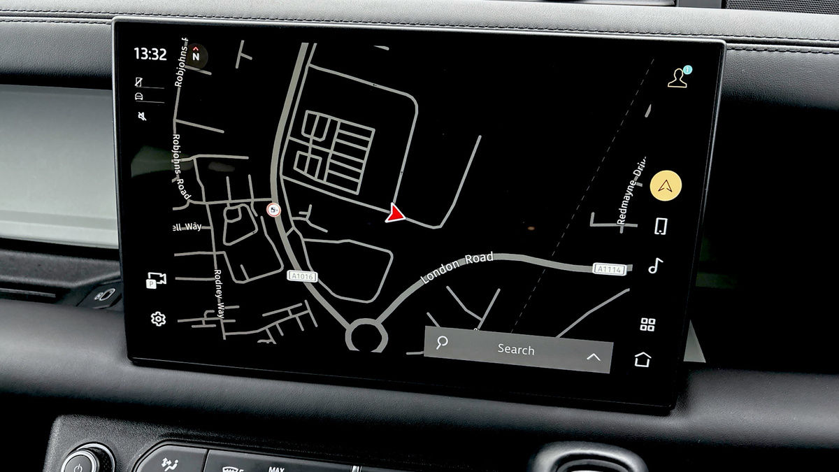 Land Rover Defender 110 Urban Image 17