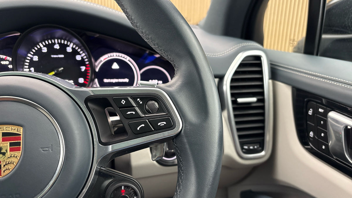 Porsche Cayenne Image 14