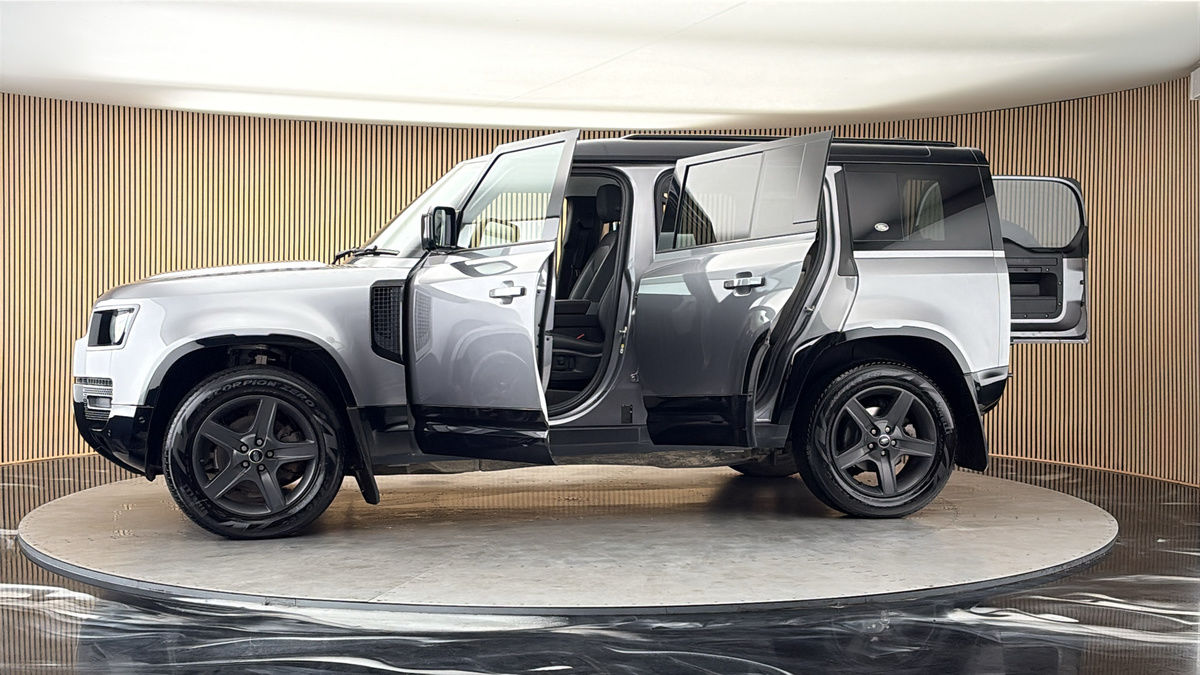More views of Land Rover Defender 110
