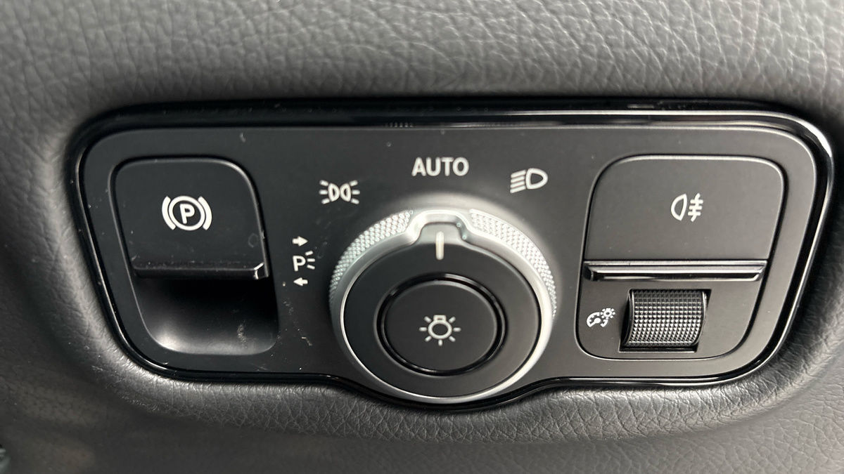 Mercedes-Benz V Class Image 28