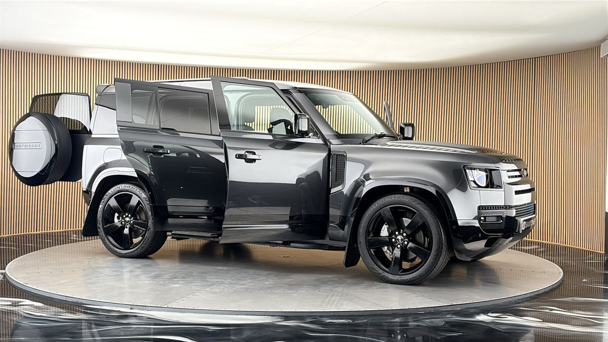 More views of Land Rover Defender 110