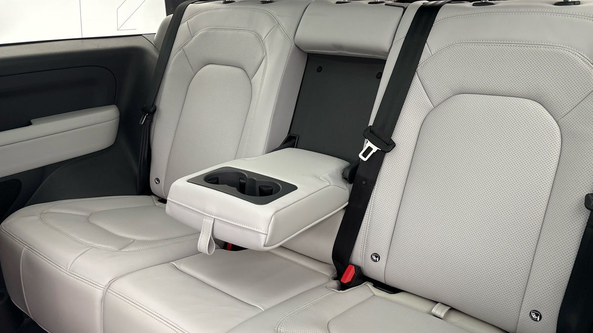 Land Rover Defender 90 Image 9