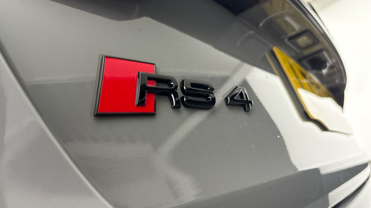 Audi RS4 Avant Image 31