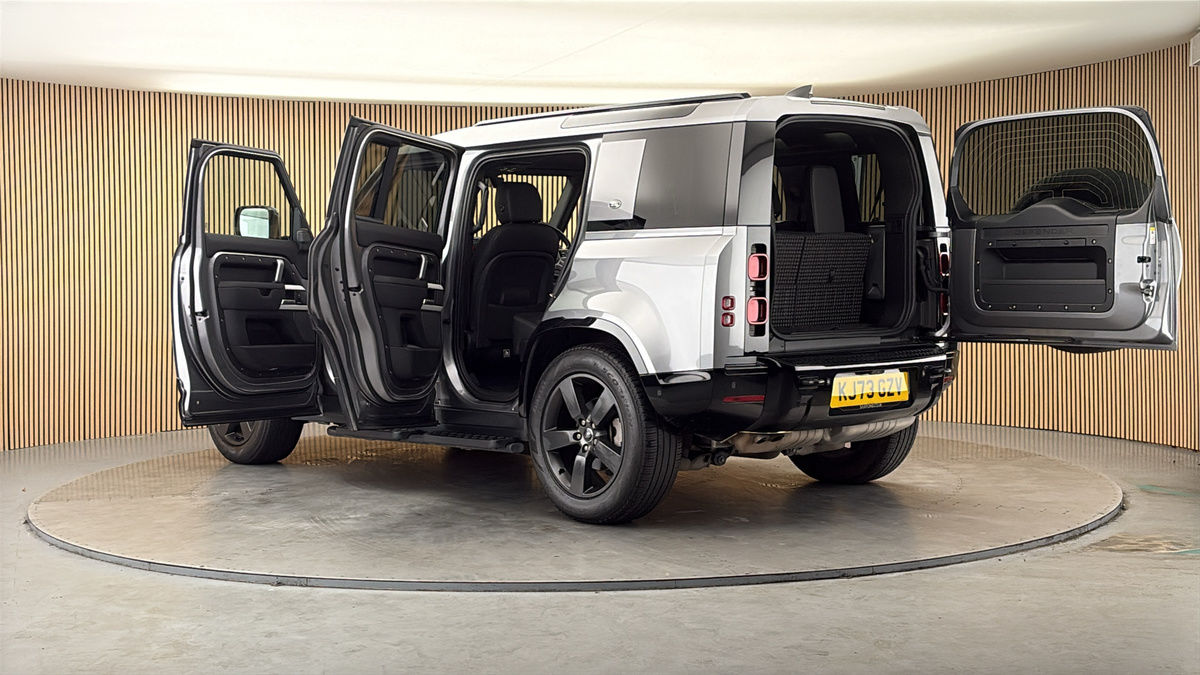 More views of Land Rover Defender 110