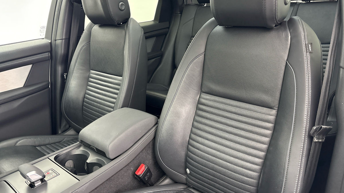 Land Rover Discovery Sport Image 7