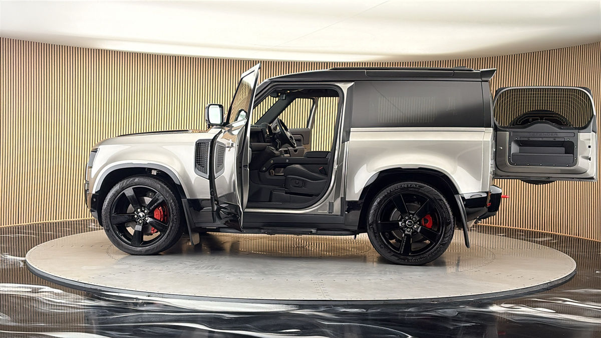 More views of Land Rover Defender 90