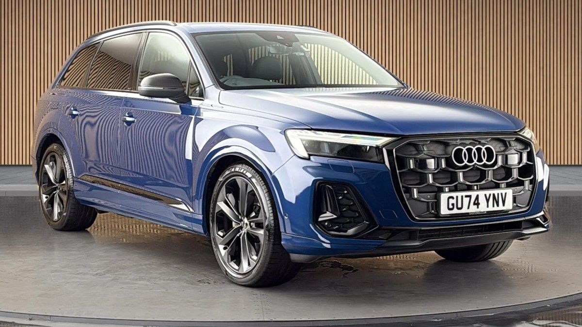Audi Q7 Sticky Header Image