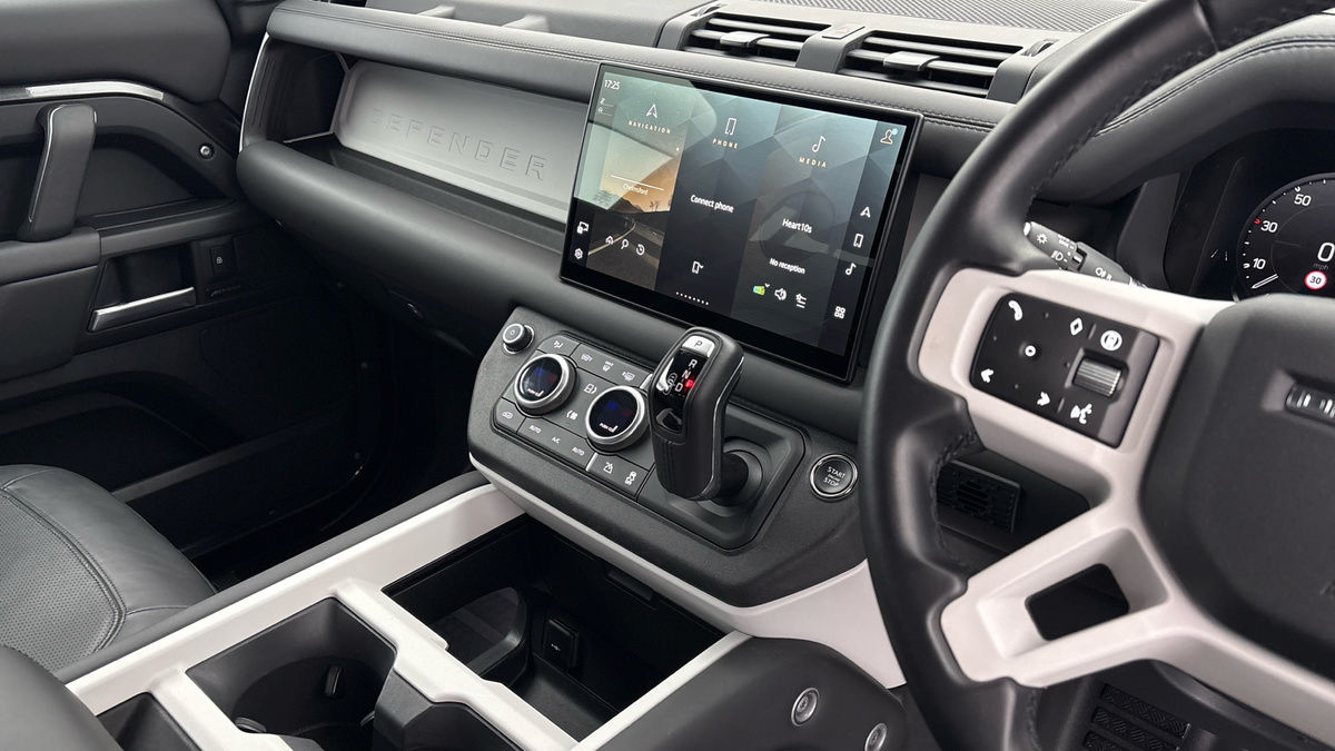 Land Rover Defender 90 Image 18