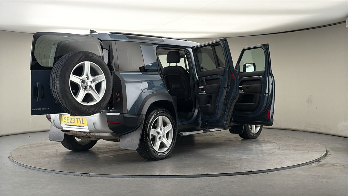 More views of Land Rover Defender 110