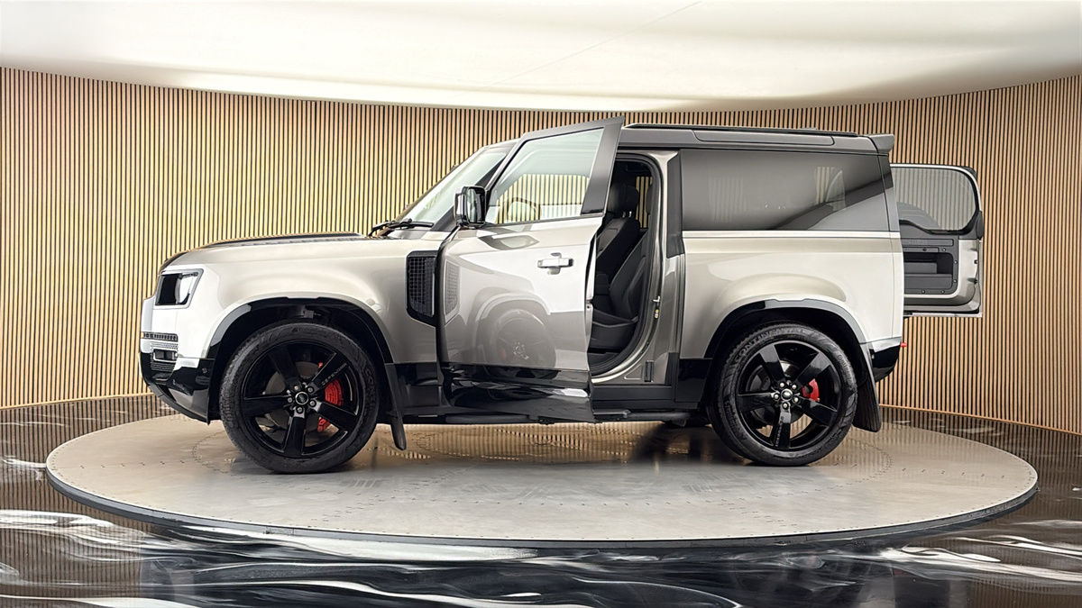 More views of Land Rover Defender 90