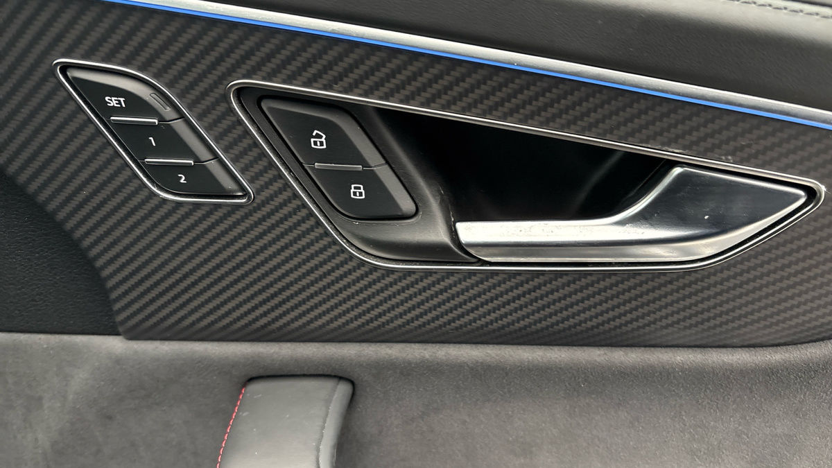 Audi RSQ8 Image 25